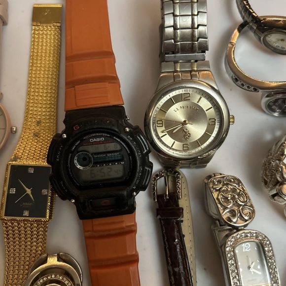 Assorted Watches Used Not Working For Parts Or Pieces lot 172 - Picture 4 of 9